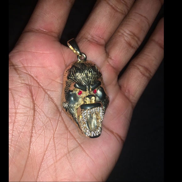 Shop Gld Gold 24’ Chain w/ Gorilla Pendant - Picture 2 of 3